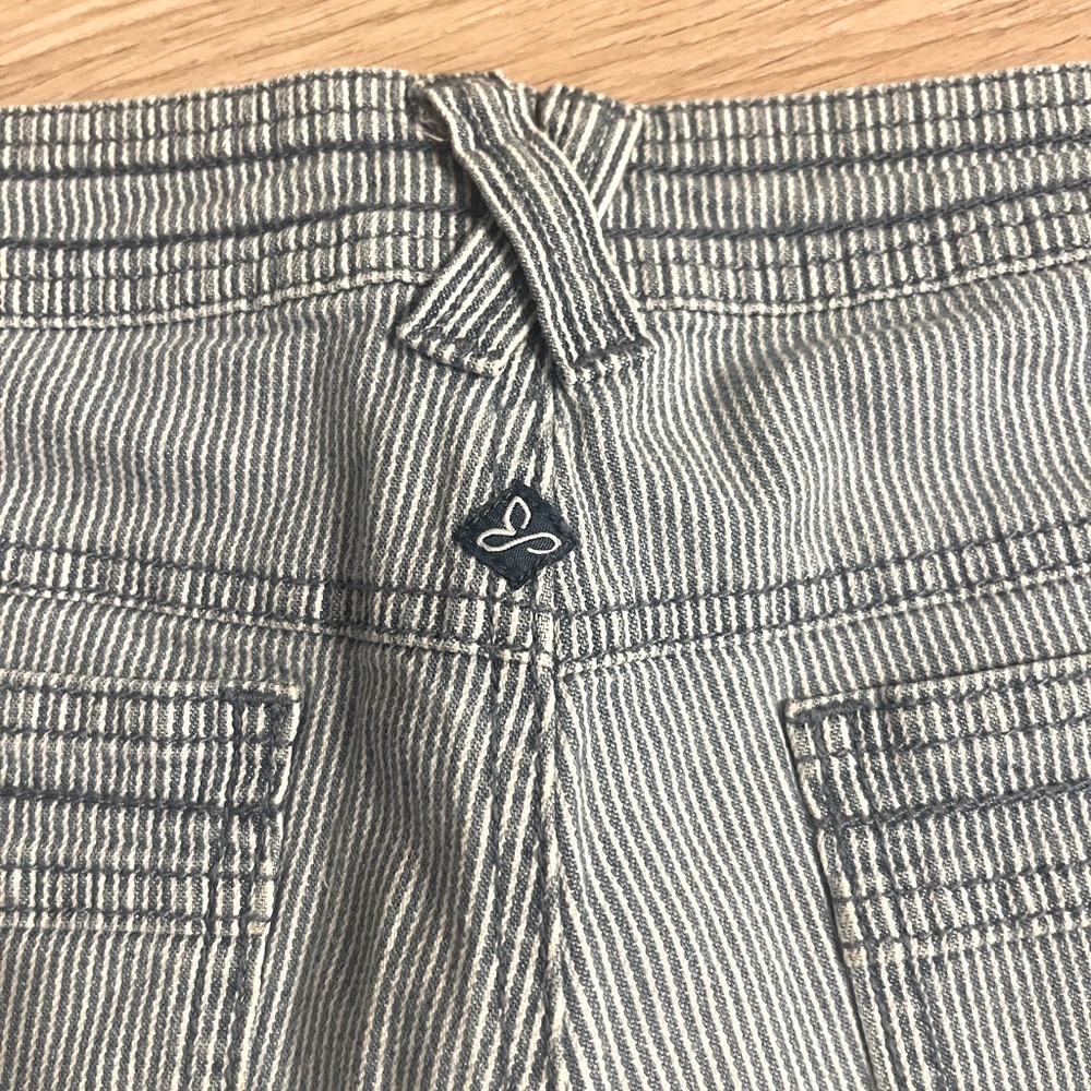 PrAna 🦩 Women’s  denim cotton  Blue stripe shorts Sz:8 - Picture 2 of 10
